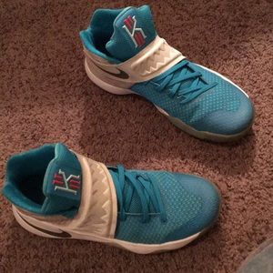 Kyrie’s Christmas’s edition